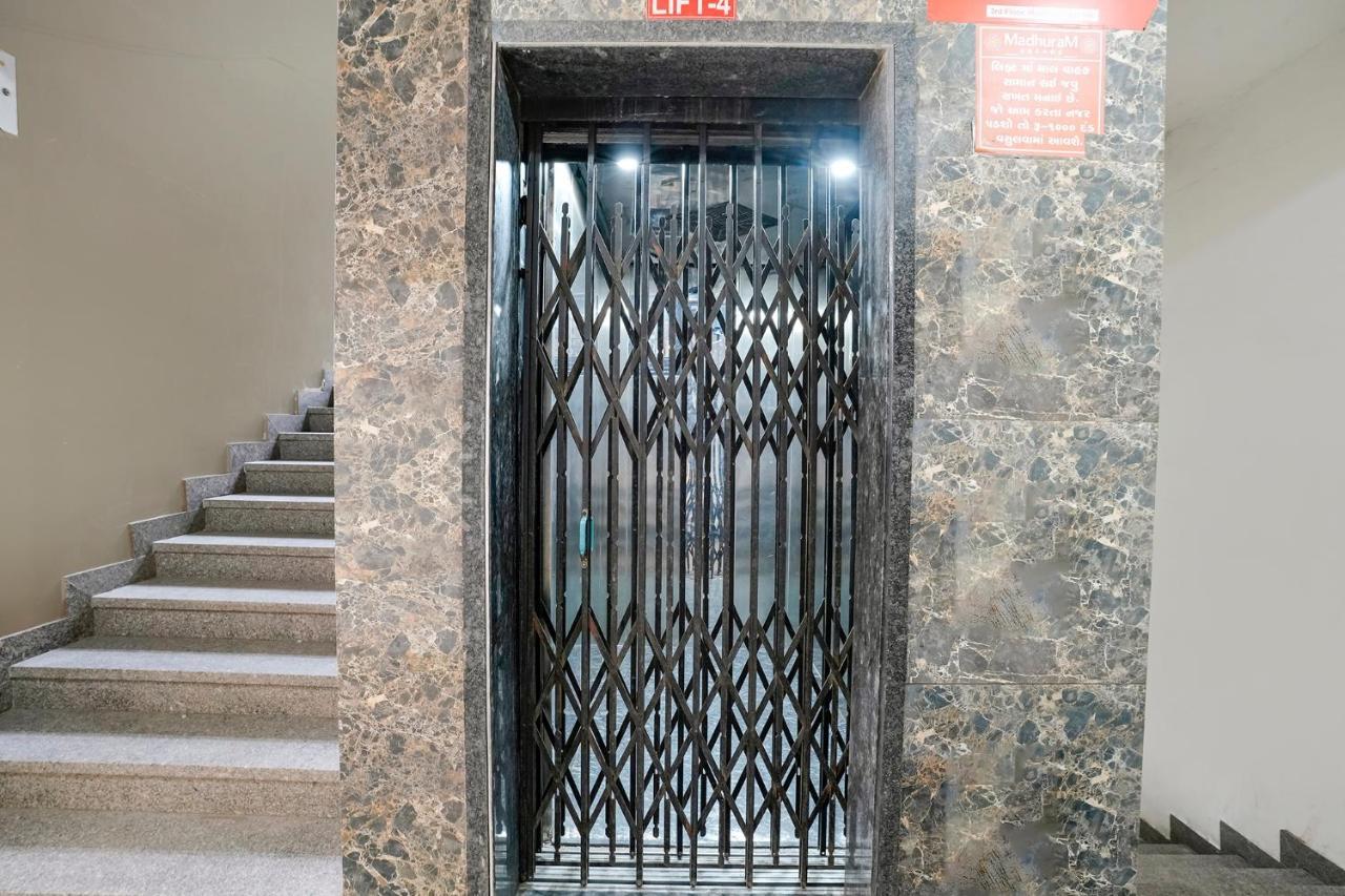 Fabexpress Blue Stone Hotel Surat Exterior photo